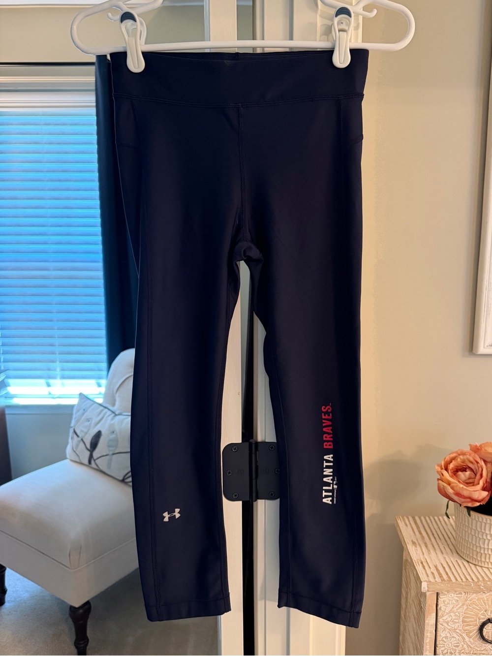 Women’s Atlanta Braves Under Armour Yoga Pants – Size Small